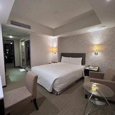 ฟอร์เวิร์ด สวีท Hotel ไทเป ภายนอก รูปภาพ