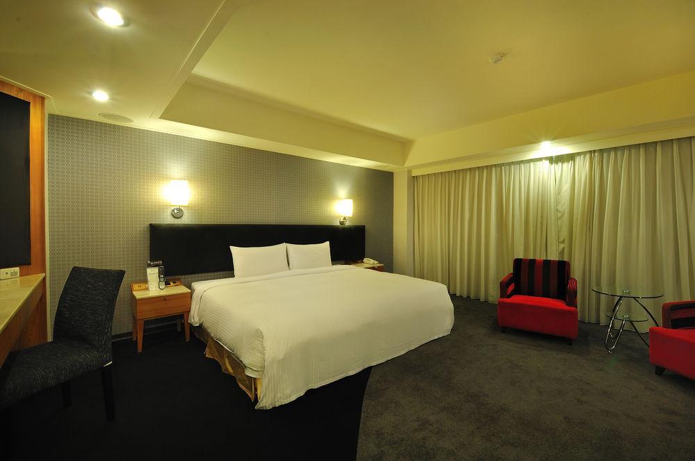 ฟอร์เวิร์ด สวีท Hotel ไทเป ภายนอก รูปภาพ