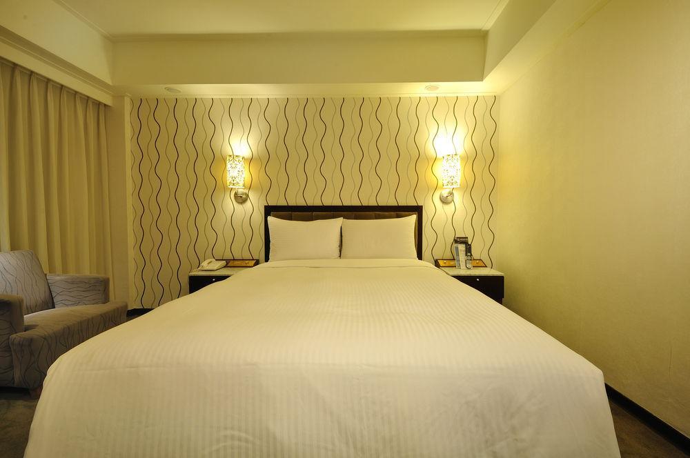 ฟอร์เวิร์ด สวีท Hotel ไทเป ภายนอก รูปภาพ