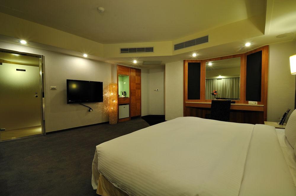ฟอร์เวิร์ด สวีท Hotel ไทเป ภายนอก รูปภาพ