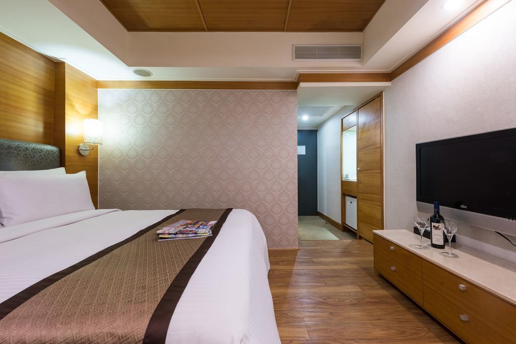 ฟอร์เวิร์ด สวีท Hotel ไทเป ภายนอก รูปภาพ
