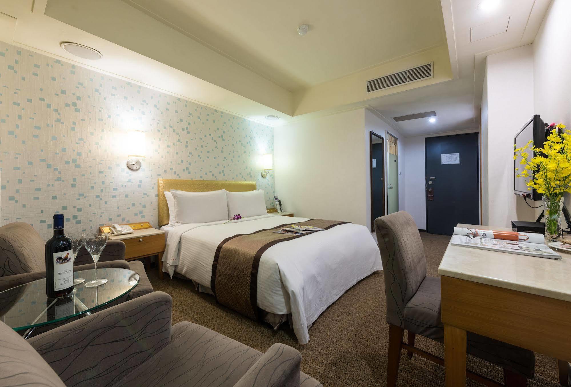 ฟอร์เวิร์ด สวีท Hotel ไทเป ภายนอก รูปภาพ