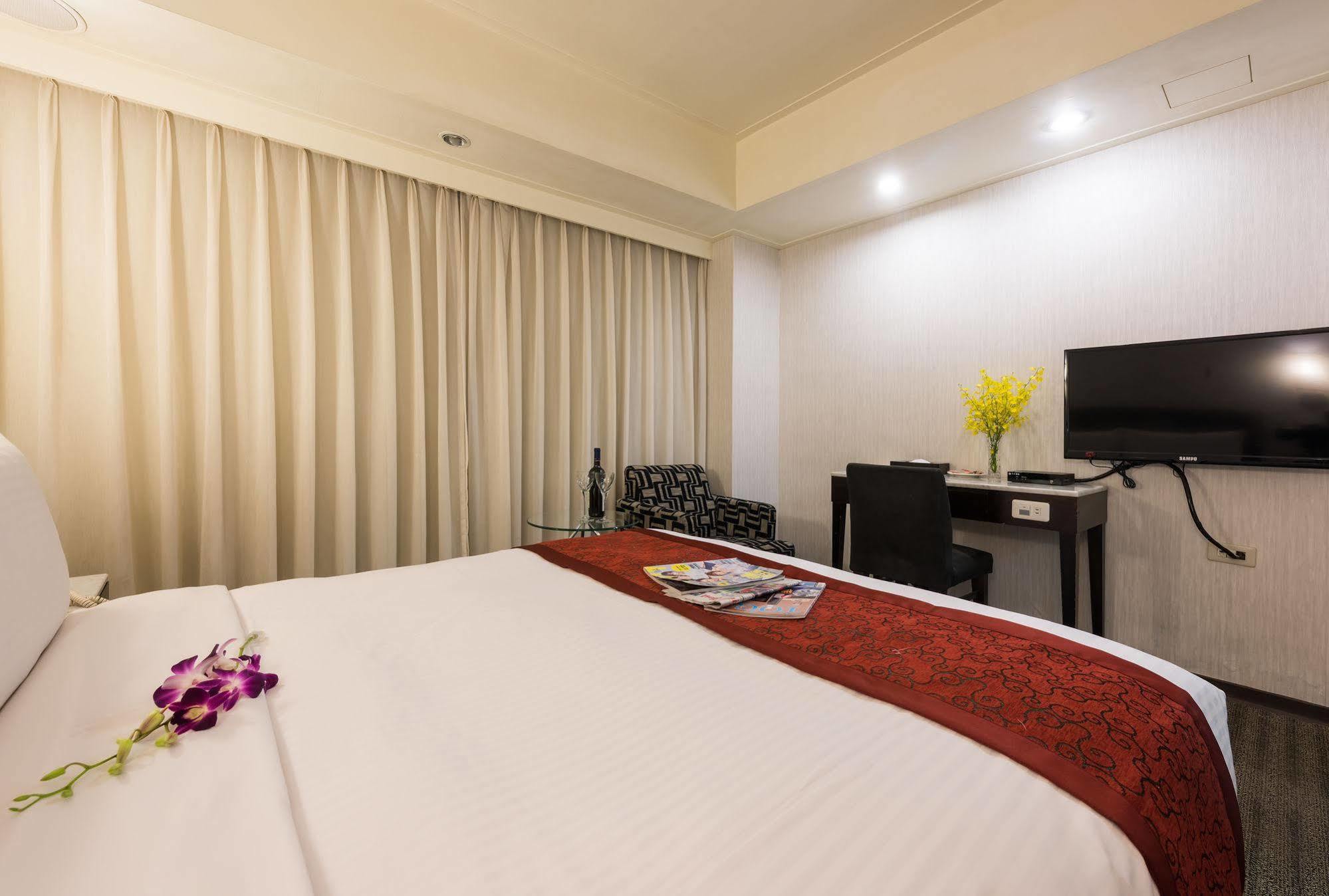ฟอร์เวิร์ด สวีท Hotel ไทเป ภายนอก รูปภาพ