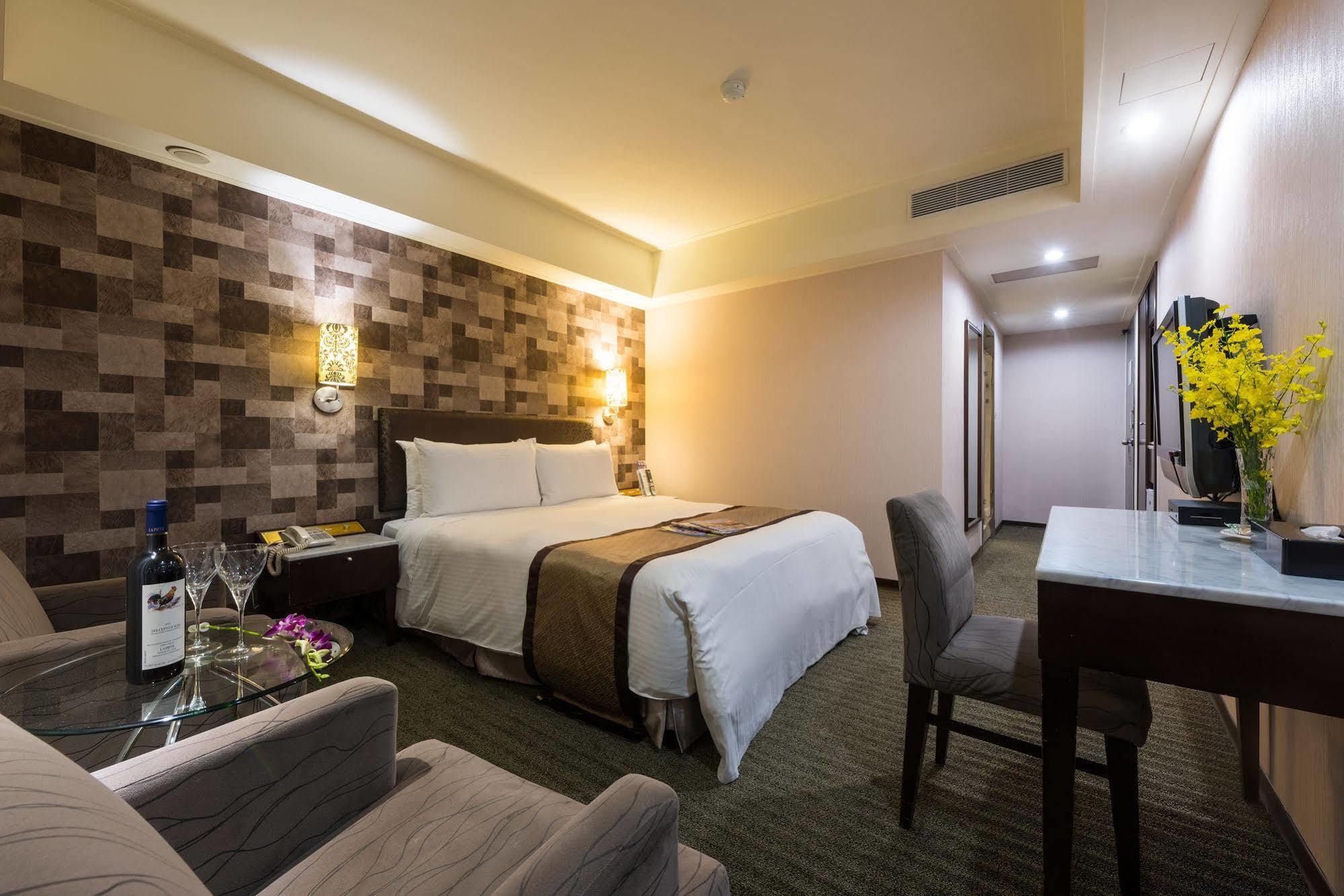 ฟอร์เวิร์ด สวีท Hotel ไทเป ภายนอก รูปภาพ