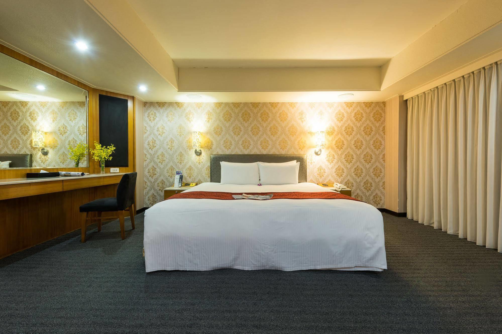 ฟอร์เวิร์ด สวีท Hotel ไทเป ภายนอก รูปภาพ