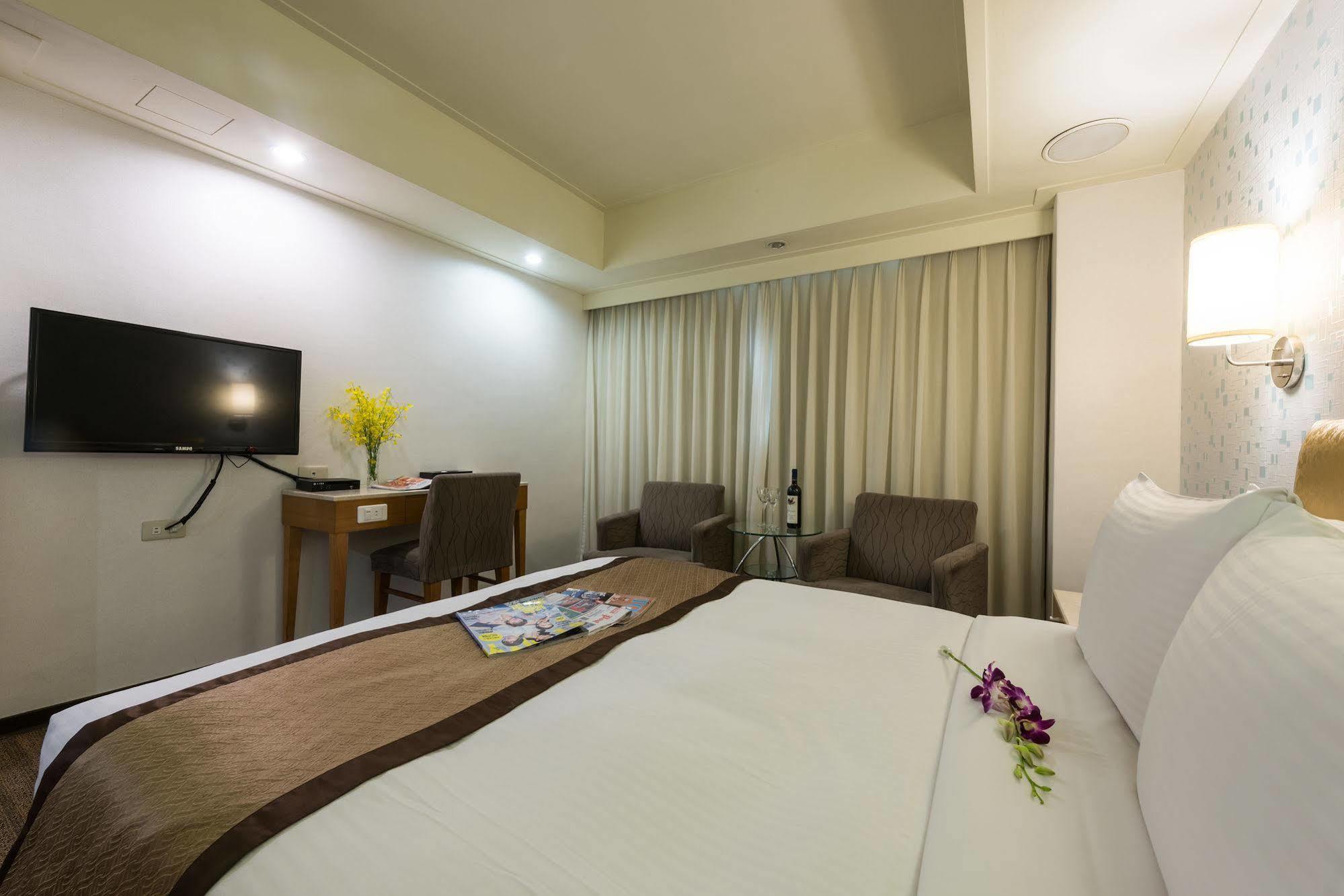 ฟอร์เวิร์ด สวีท Hotel ไทเป ภายนอก รูปภาพ
