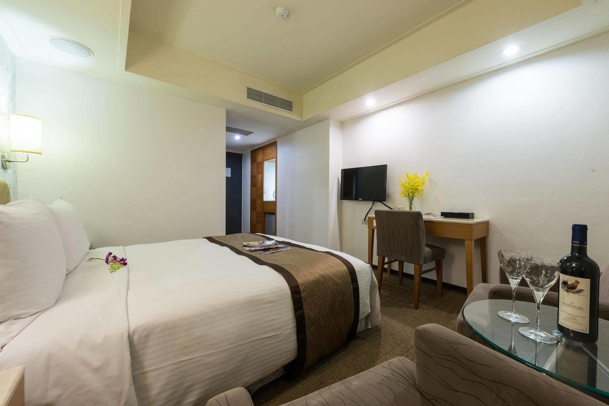 ฟอร์เวิร์ด สวีท Hotel ไทเป ภายนอก รูปภาพ