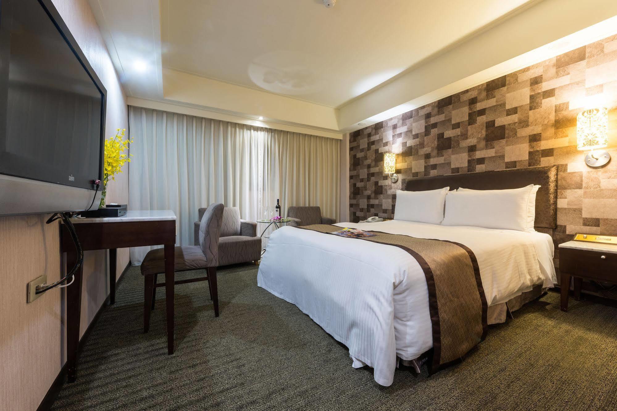 ฟอร์เวิร์ด สวีท Hotel ไทเป ภายนอก รูปภาพ
