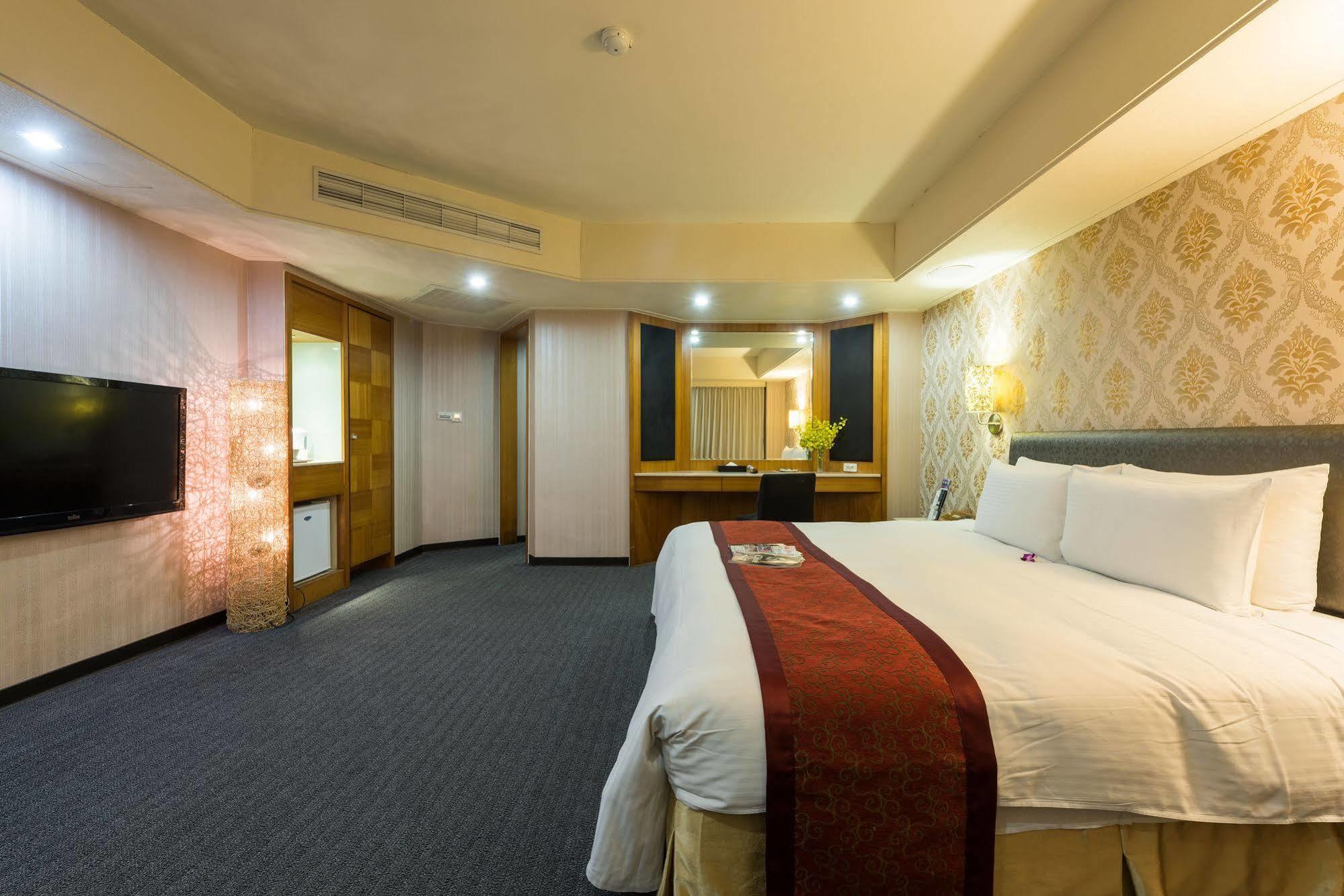 ฟอร์เวิร์ด สวีท Hotel ไทเป ภายนอก รูปภาพ