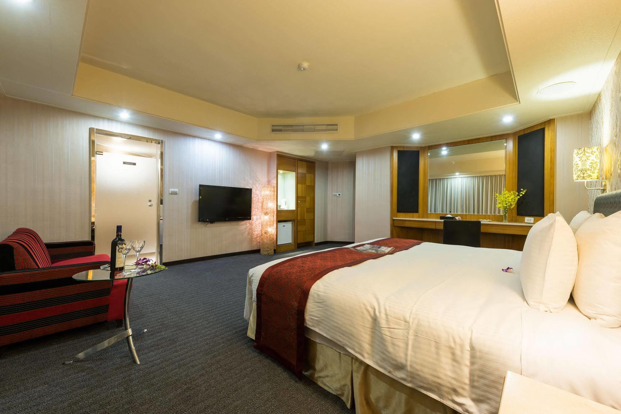 ฟอร์เวิร์ด สวีท Hotel ไทเป ภายนอก รูปภาพ