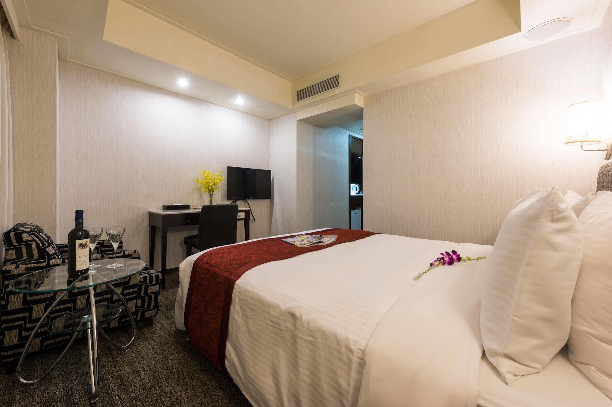 ฟอร์เวิร์ด สวีท Hotel ไทเป ภายนอก รูปภาพ