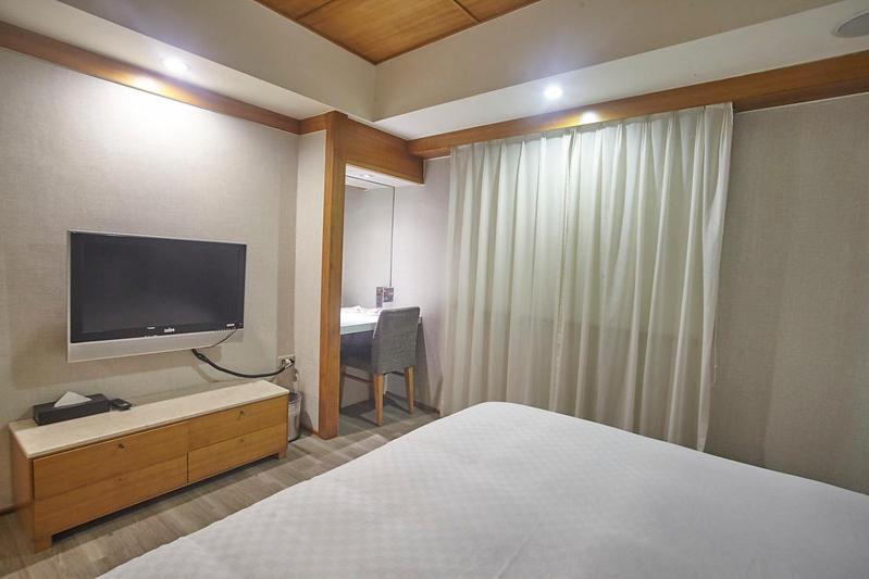 ฟอร์เวิร์ด สวีท Hotel ไทเป ภายนอก รูปภาพ